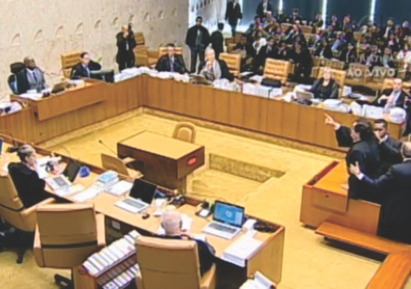 OAB emite nota de repúdio ao presidente do STF, que expulsou advogado – “Sequer a ditadura militar chegou tão longe no que se refere ao exercício da advocacia” advogado sendo expulso 2